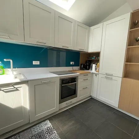 Triplex Calme Avec Terrasse, Climatisation, Proche Et Commerces A - Fr-1-474-249 *