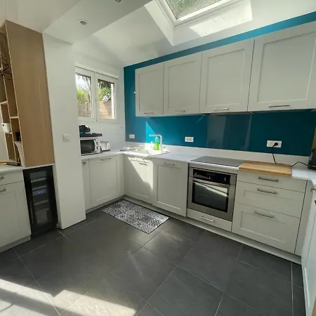 Apartment Triplex Calme Avec Terrasse, Climatisation, Proche Et Commerces A - Fr-1-474-249